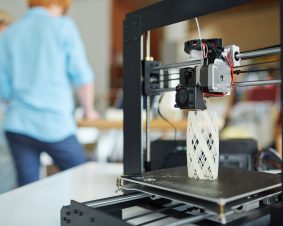 Spotlight April 2022: Eine neue Risikobewertung von Nanomaterialien beim 3D Druck ist notwendig